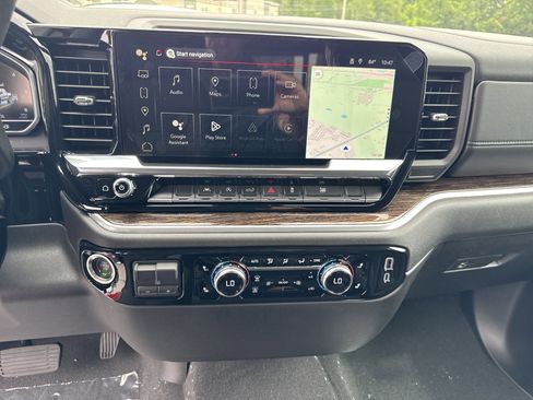 New 2025 GMC Sierra 1500 SLE w/ Preferred Package image 17