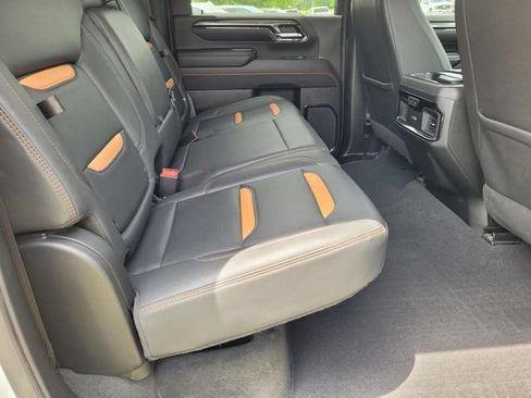 Used 2024 GMC Sierra 2500 AT4 w/ Technology Package AWD/4WD image 29