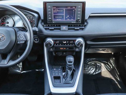Used 2022 Toyota RAV4 XLE image 17