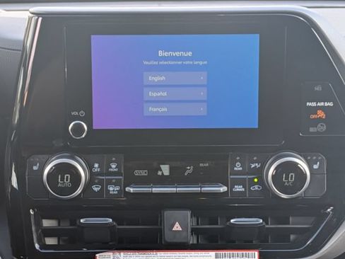 Used 2025 Toyota Highlander XLE FWD image 20
