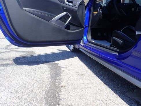 Used 2013 Hyundai Veloster Turbo FWD image 11