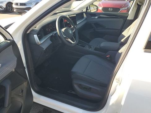 New 2026 Volkswagen Tiguan SE FWD image 17
