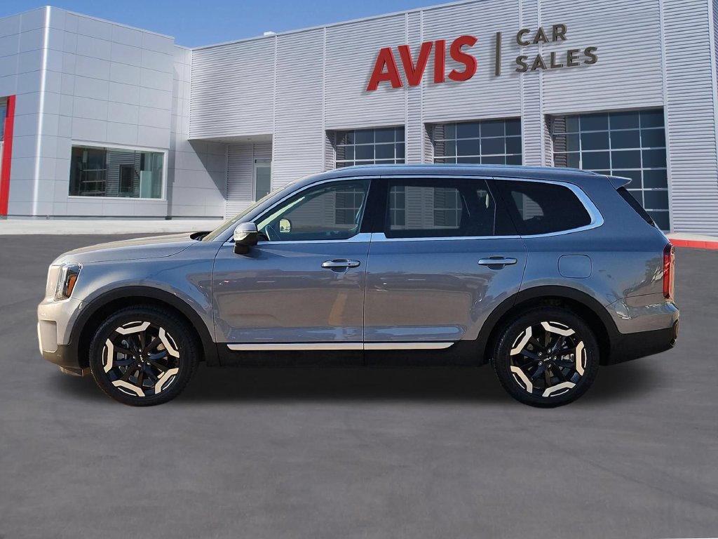 Used 2025 Kia Telluride S FWD image 8
