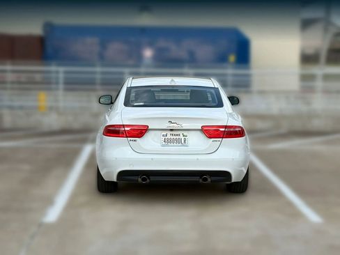 Used 2017 Jaguar XE Premium image 7