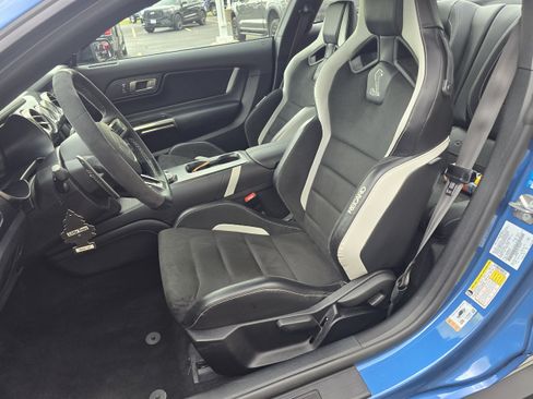 Used 2020 Ford Mustang Shelby GT500 w/ Technology Package RWD image 9