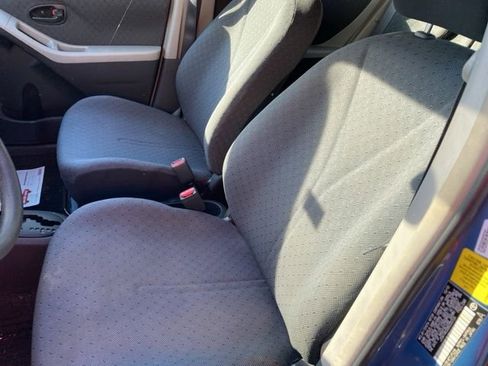 Used 2011 Toyota Yaris 4-Door Hatchback image 9