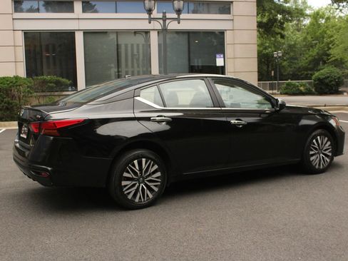 Used 2024 Nissan Altima 2.5 SV AWD/4WD image 7
