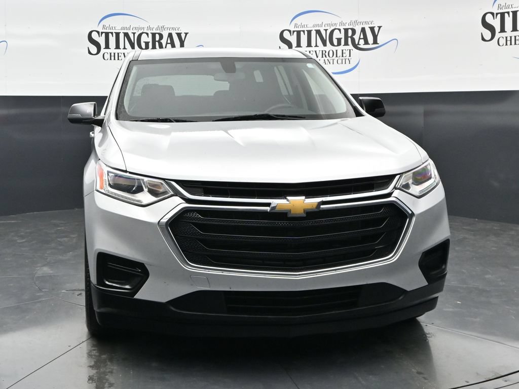 Used 2021 Chevrolet Traverse LS FWD image 2