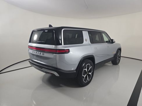 Used 2024 Rivian R1S Adventure AWD/4WD image 5