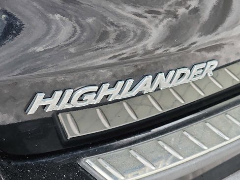 Used 2015 Toyota Highlander XLE image 28