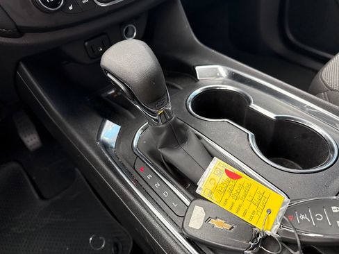 Used 2023 Chevrolet Traverse LT image 25