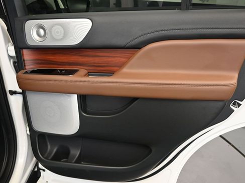 Used 2024 Lincoln Navigator Reserve AWD/4WD image 20