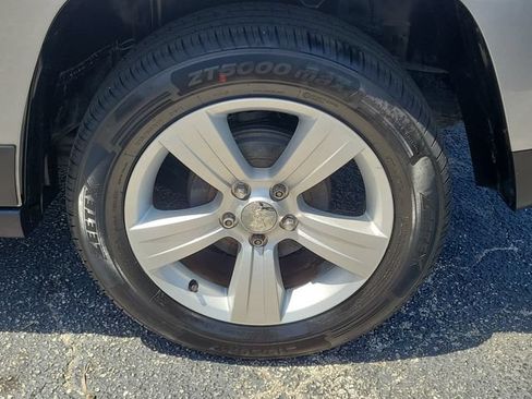 Used 2017 Jeep Patriot Latitude FWD image 7