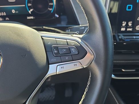 Used 2025 Volkswagen Atlas Cross Sport SE image 31