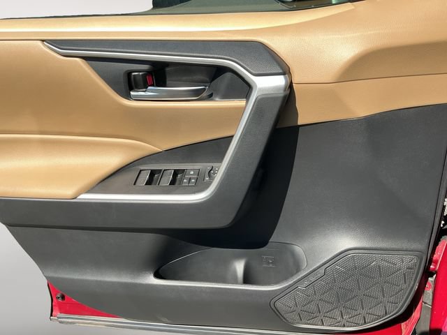 Certified 2022 Toyota RAV4 XLE w/ XLE Grade Weather Package AWD/4WD image 11