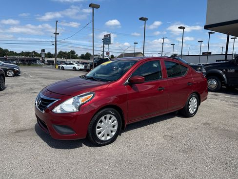 Used 2017 Nissan Versa S Plus image 2