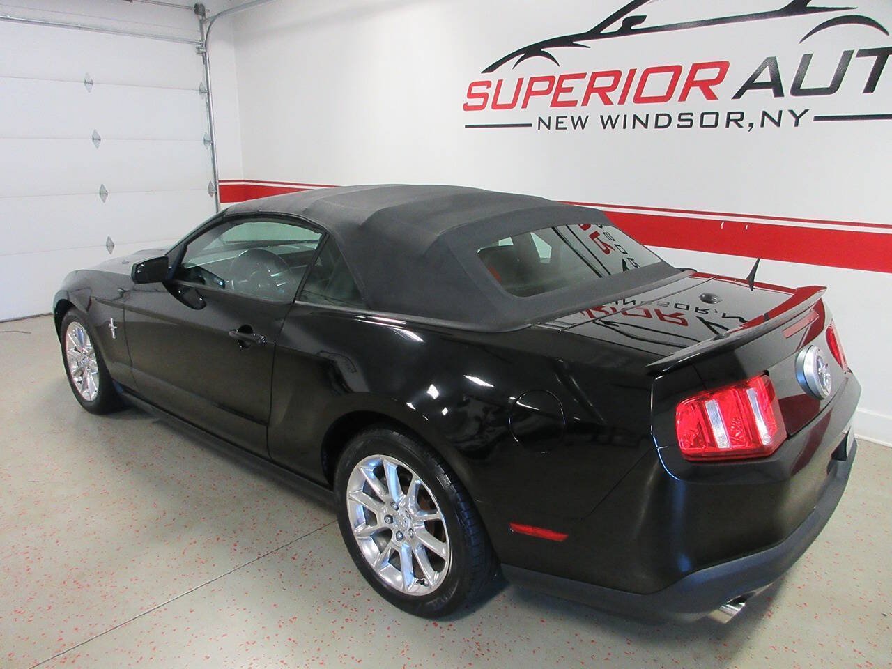 Used 2011 Ford Mustang Premium w/ 202A Rapid Spec Order Code RWD image 3