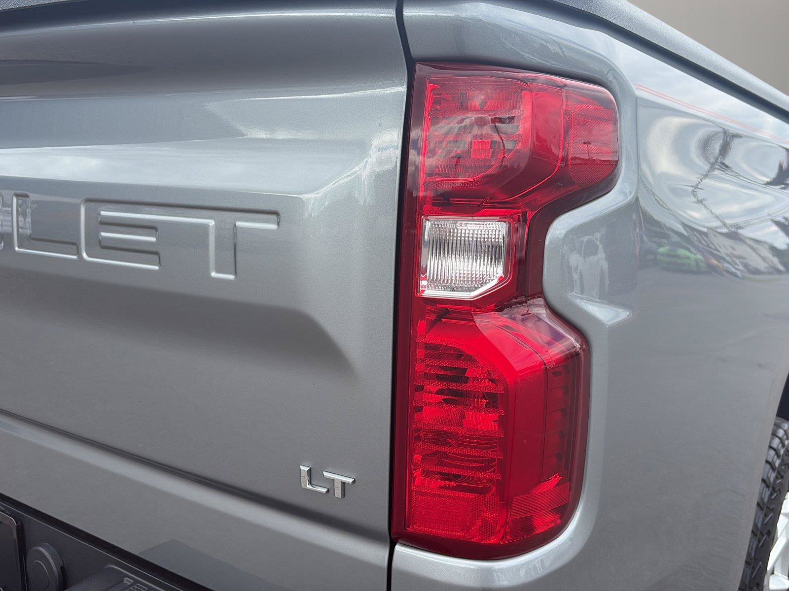 Used 2023 Chevrolet Silverado 1500 LT AWD/4WD image 45