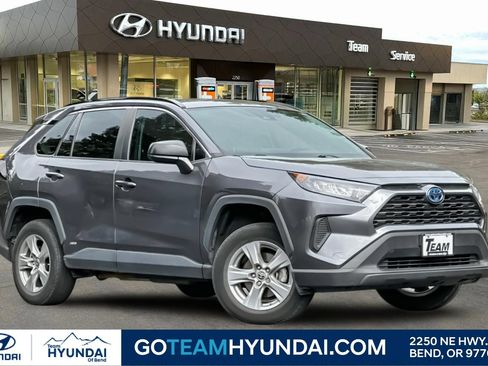 Used 2022 Toyota RAV4 LE AWD/4WD image 1
