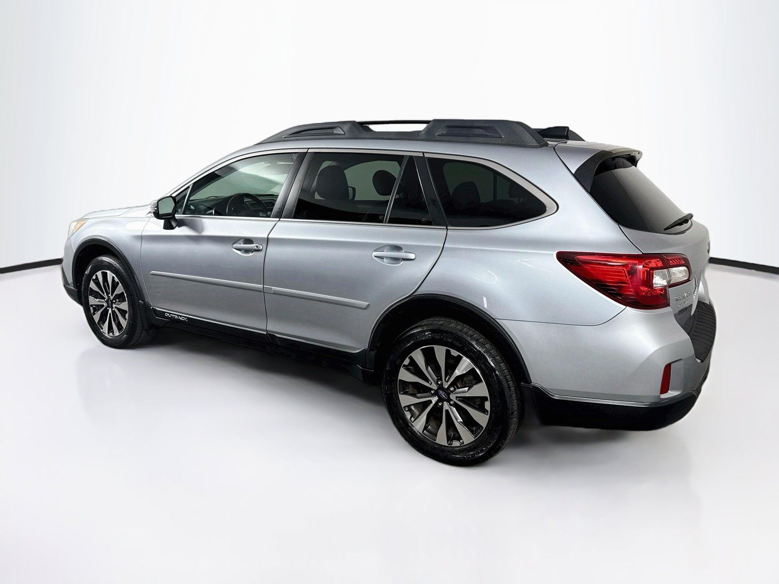 Used 2016 Subaru Outback 2.5i Limited AWD/4WD image 5