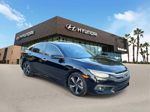Used 2018 Honda Civic Touring image 4