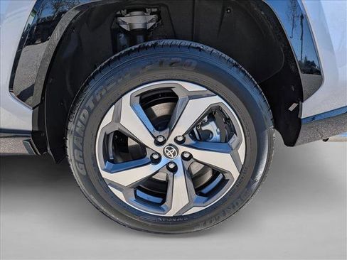 Used 2025 Toyota RAV4 SE image 24