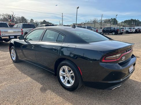 Used 2023 Dodge Charger SXT image 2