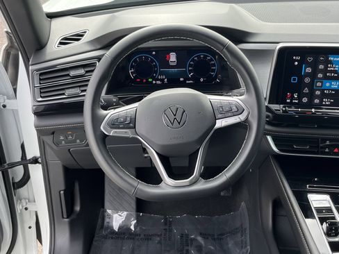 Used 2025 Volkswagen Atlas Cross Sport SE image 12