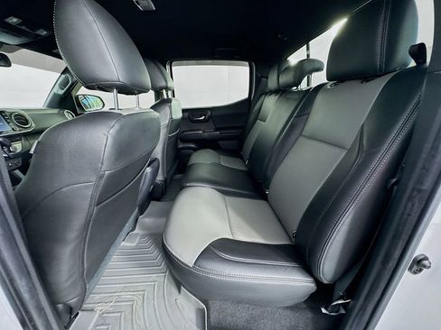 Used 2022 Toyota Tacoma TRD Sport w/ Technology Package image 24