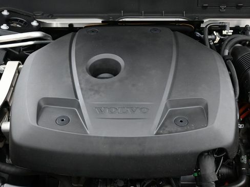 Used 2023 Volvo XC90 T8 Plus image 43