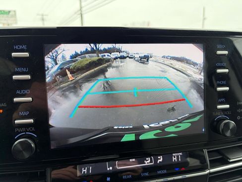 Used 2024 Toyota Sienna LE image 38