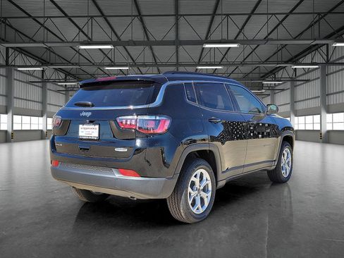 New 2025 Jeep Compass Latitude image 4