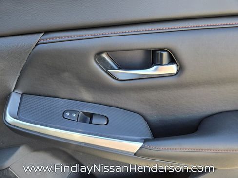 Used 2025 Nissan Sentra SR w/ SR Premium Package image 19