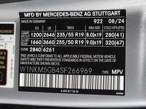 Used 2025 Mercedes-Benz GLC 350e 4MATIC w/ AMG Line image 32