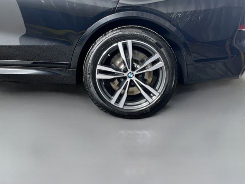 Used 2025 BMW X7 M60i w/ Executive Package image 34