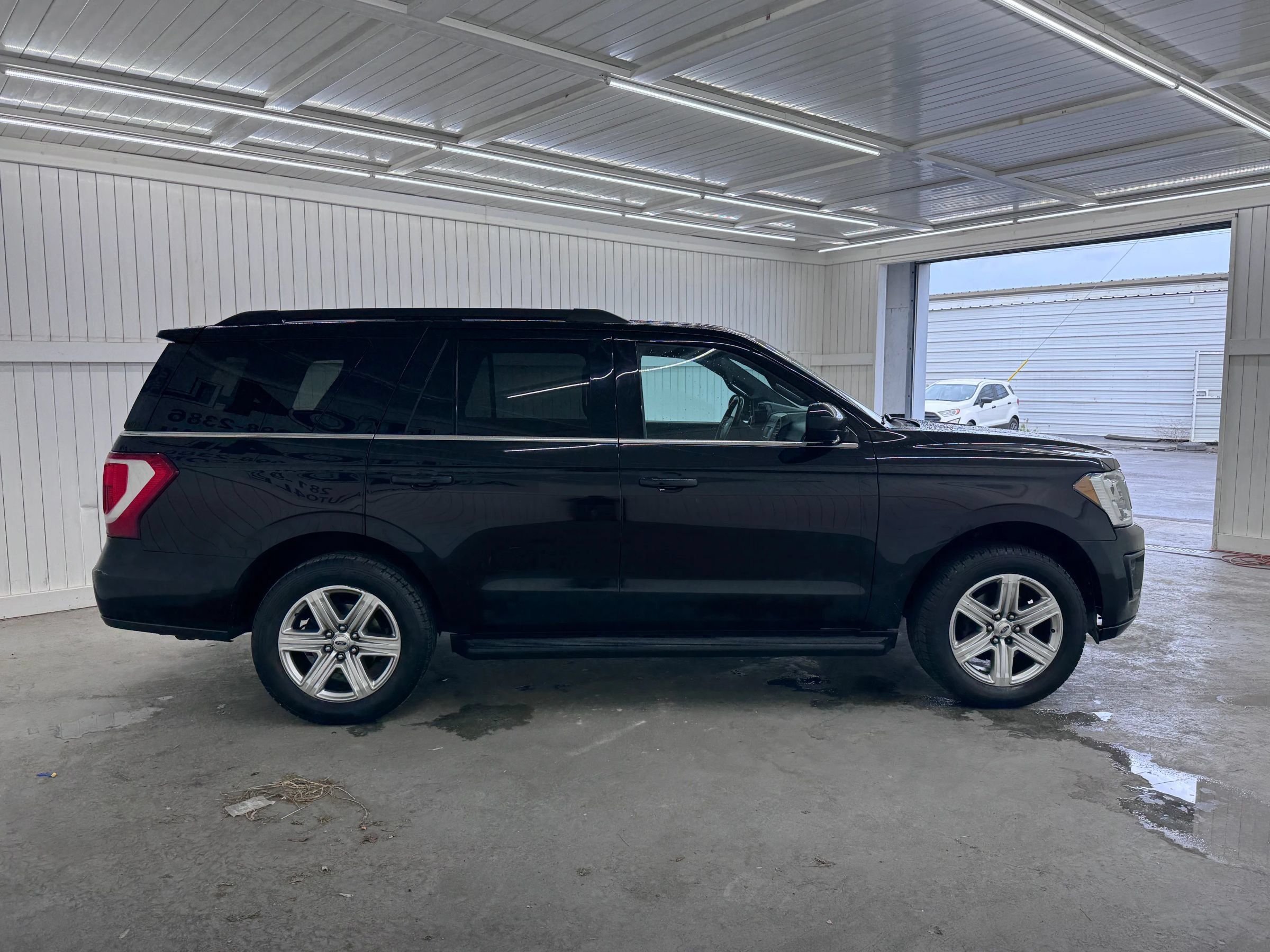 Used 2018 Ford Expedition XL AWD/4WD image 4