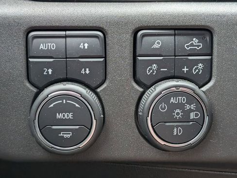 Used 2024 Chevrolet Silverado 1500 ZR2 AWD/4WD image 23