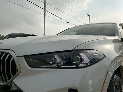 Used 2025 BMW X6 xDrive40i w/ Climate Comfort Package image 8