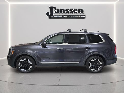 Used 2025 Kia Telluride S image 2