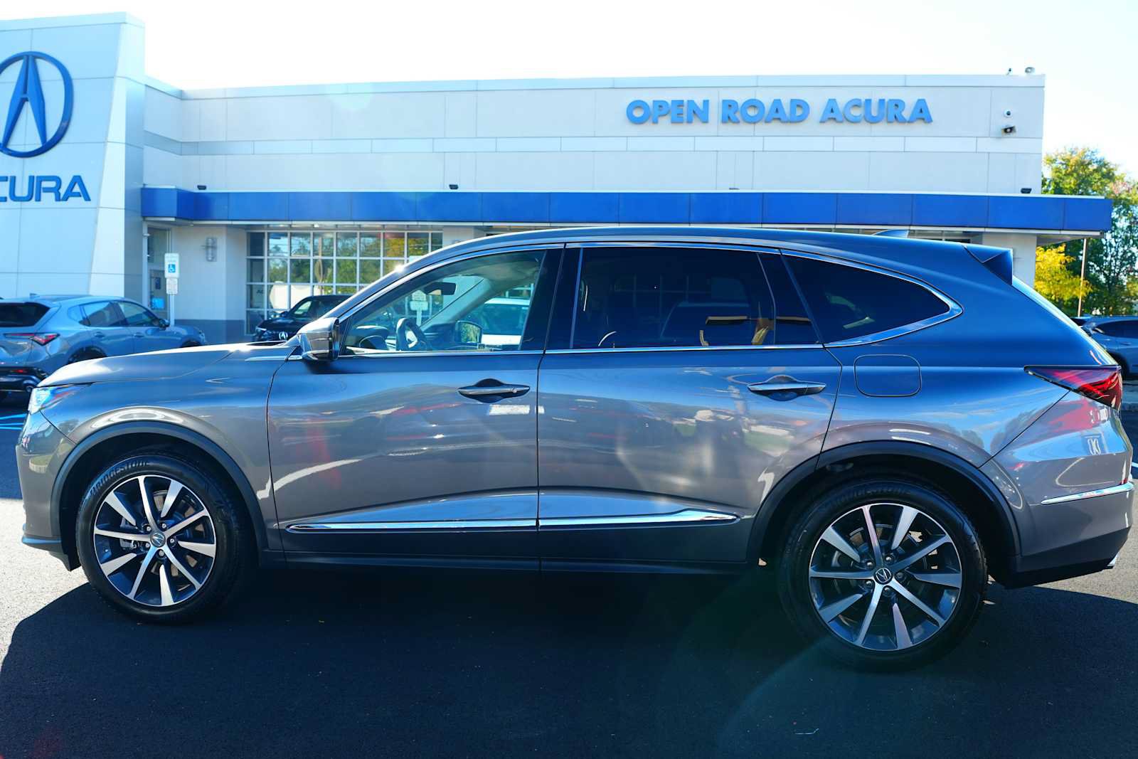 Certified 2026 Acura MDX w/ Technology Package AWD/4WD image 4
