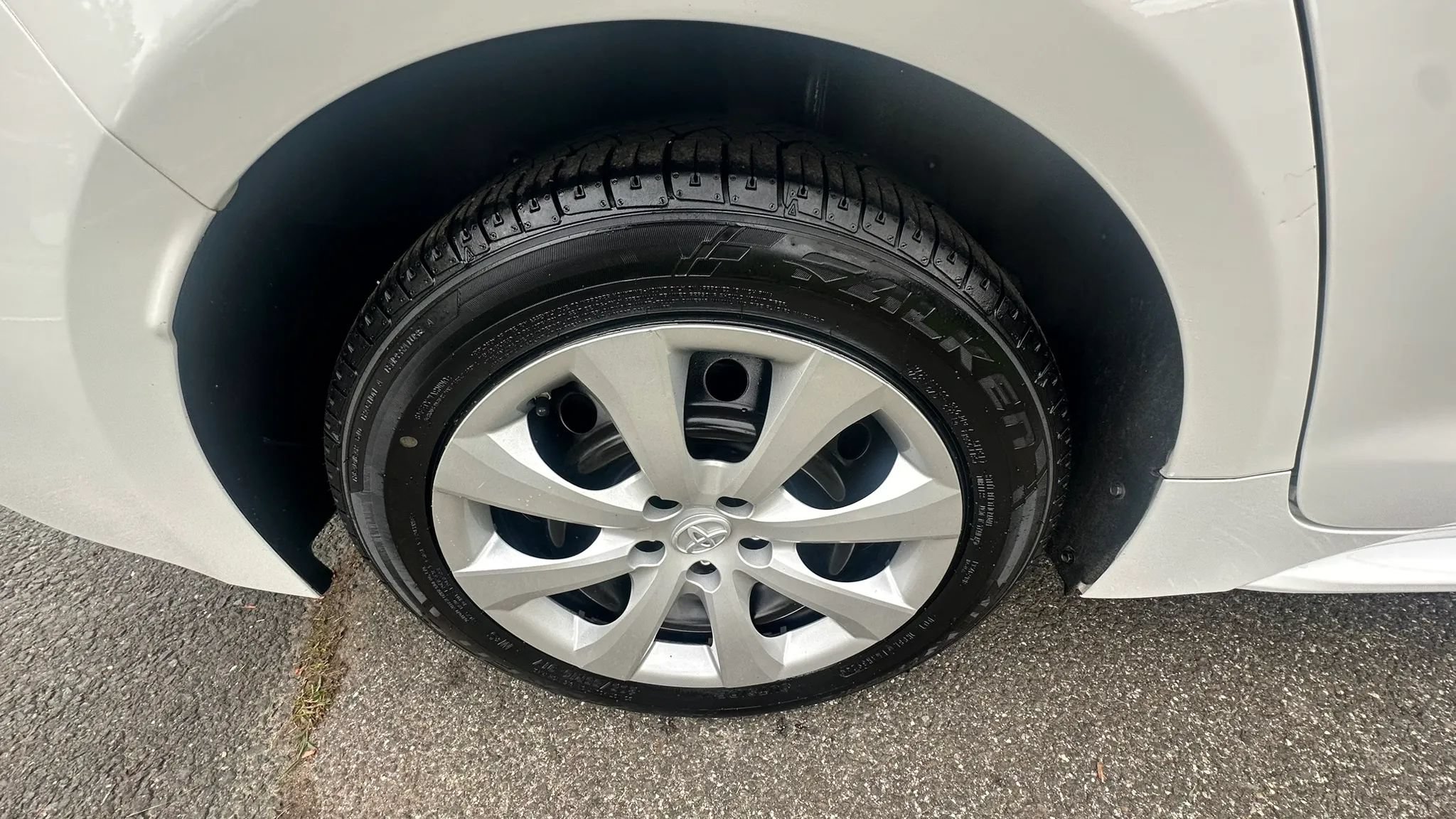 Used 2021 Toyota Corolla LE FWD image 11