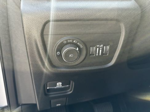 Used 2024 Jeep Grand Cherokee Limited w/ Luxury Tech Group II AWD/4WD image 35