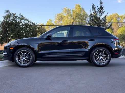 Used 2025 Porsche Macan AWD/4WD image 2