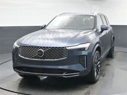 New 2026 Volvo XC90 T8 Plus image 3