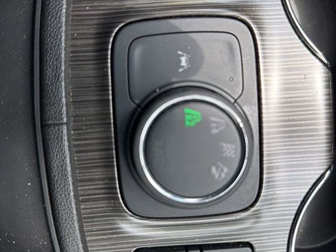 Used 2023 GMC Acadia SLT AWD/4WD image 27