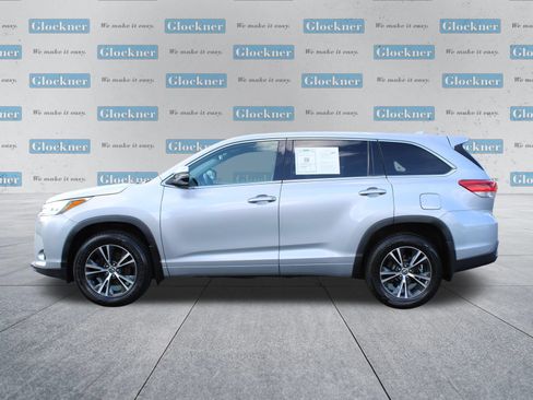 Used 2018 Toyota Highlander Plus w/ Carpet Mat Package (TMS) AWD/4WD image 10