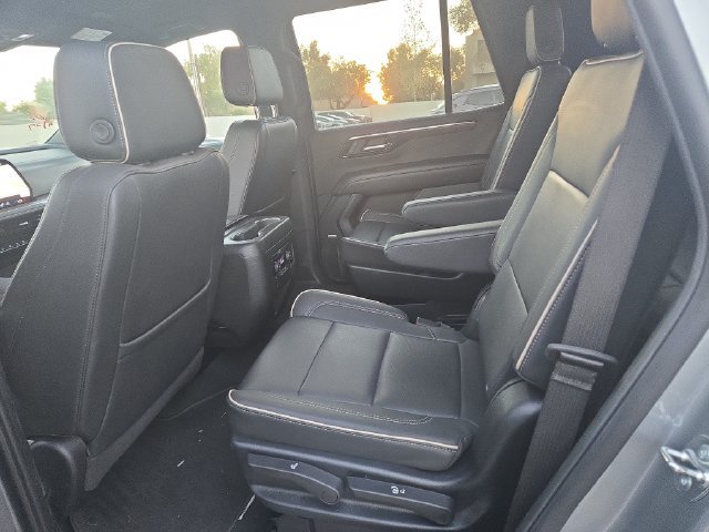 Used 2025 Chevrolet Tahoe Premier RWD image 4