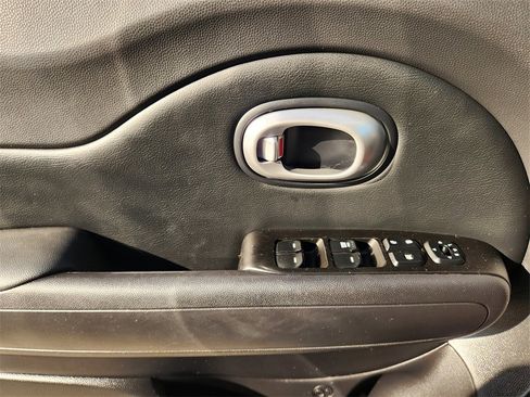 Used 2016 Kia Soul Base image 23