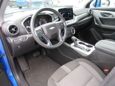 Used 2025 Chevrolet Blazer LT FWD image 16