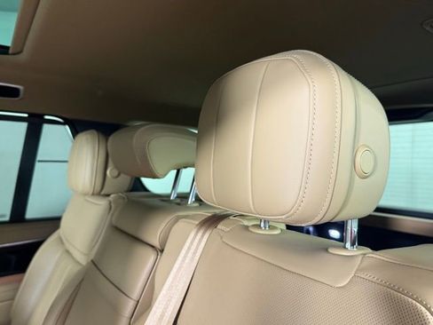 New 2025 Land Rover Range Rover Long Wheelbase SE image 21